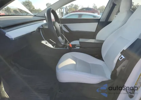 2020 Tesla Model Y z USA, uszkodzony, nr VIN 5YJYGDEE8LF021078